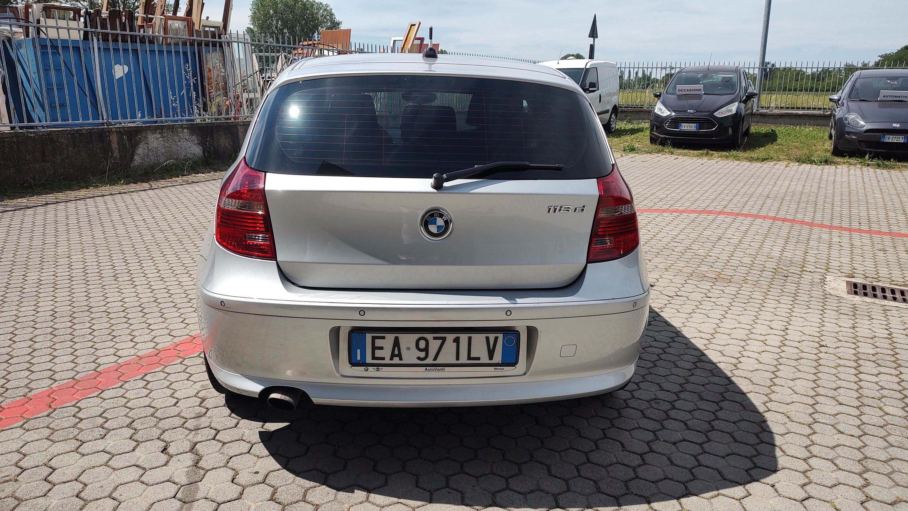 BMW 118d 5p 2.0 Futura 143cv dpf 2010 — foto 3