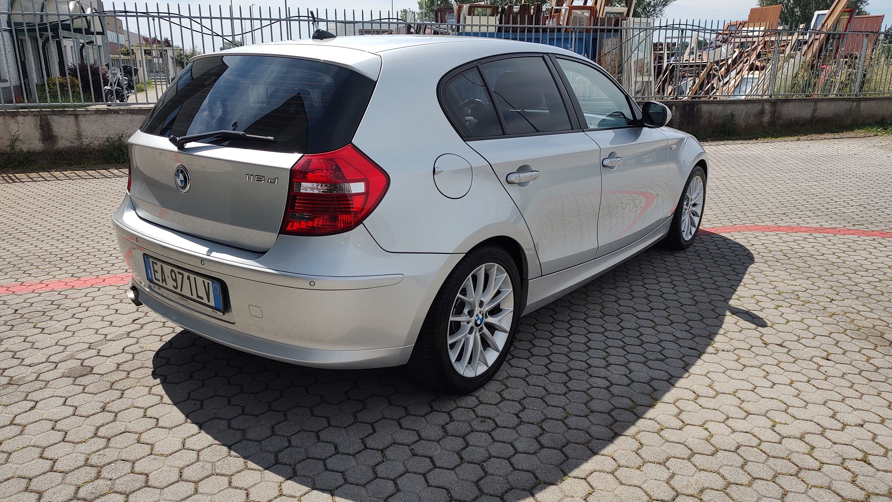 BMW 118d 5p 2.0 Futura 143cv dpf 2010 — foto 11