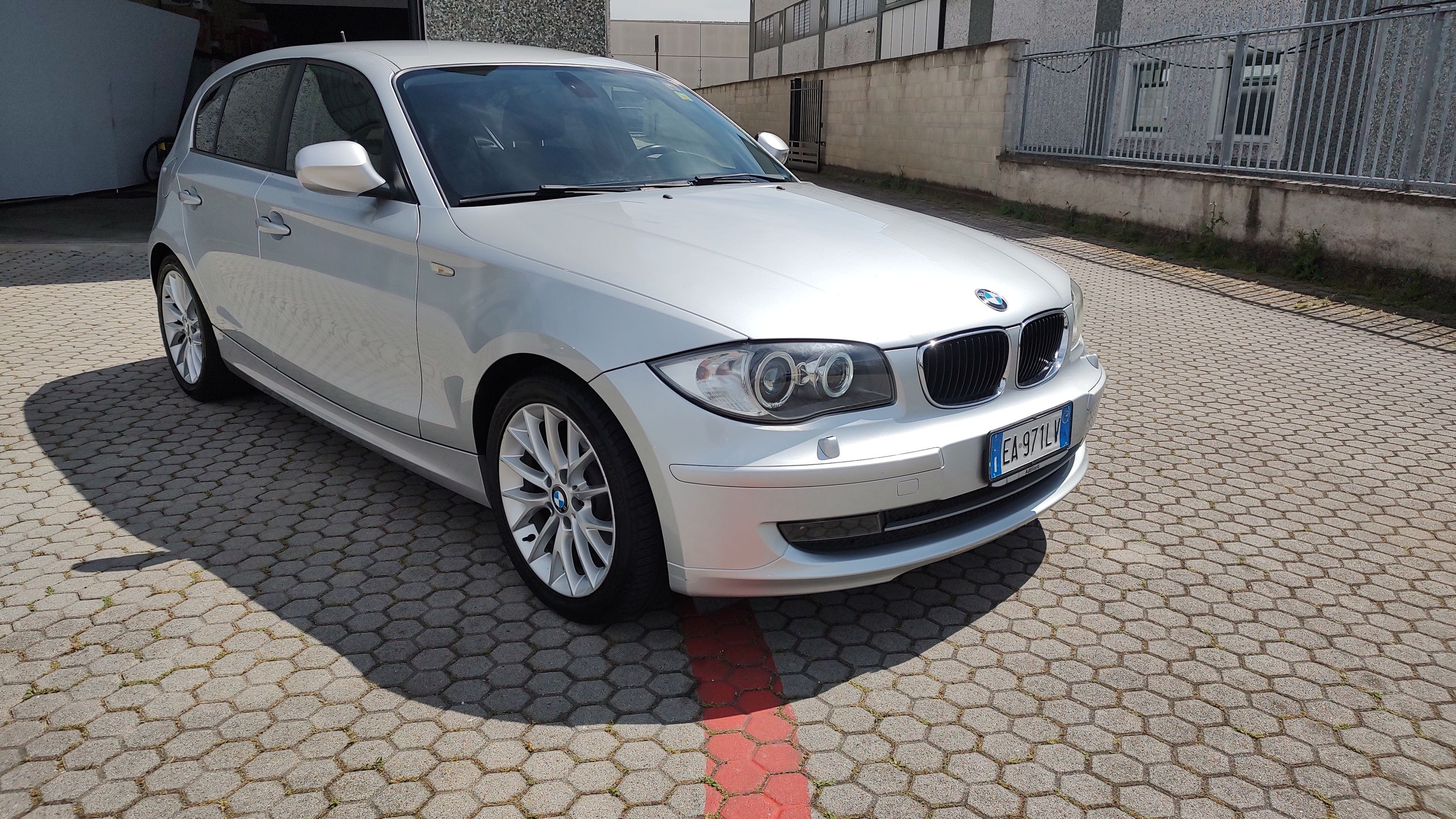 BMW 118d 5p 2.0 Futura 143cv dpf 2010 — foto 5