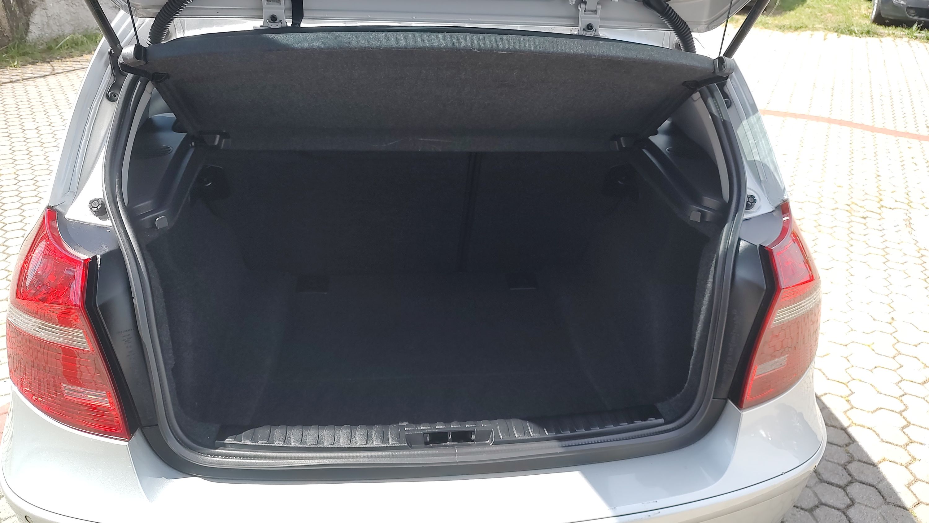 BMW 118d 5p 2.0 Futura 143cv dpf 2010 — foto 14