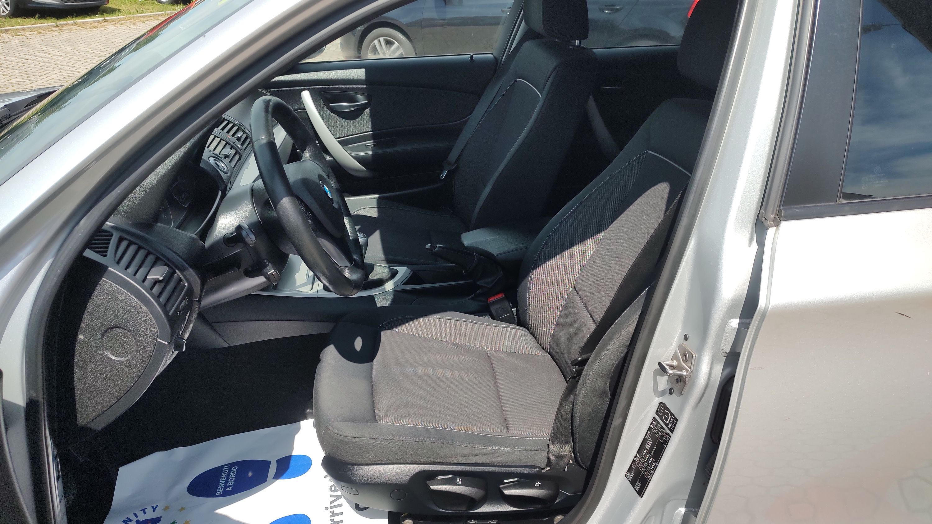 BMW 118d 5p 2.0 Futura 143cv dpf 2010 — foto 13