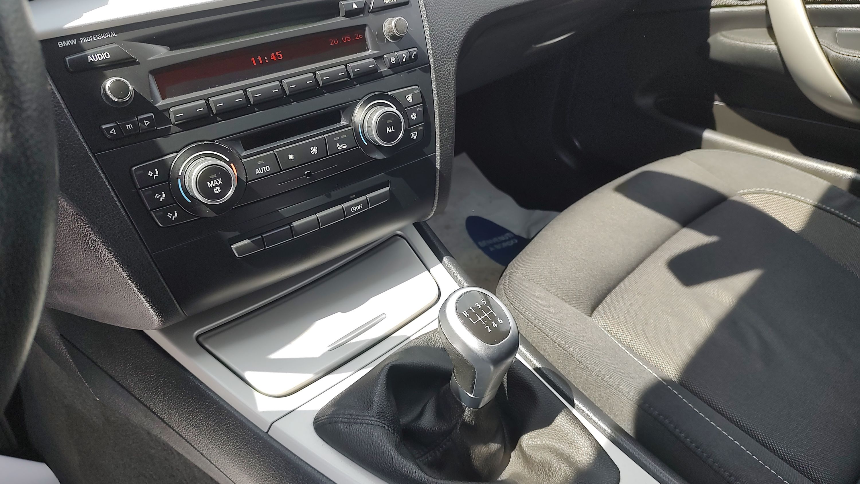 BMW 118d 5p 2.0 Futura 143cv dpf 2010 — foto 8
