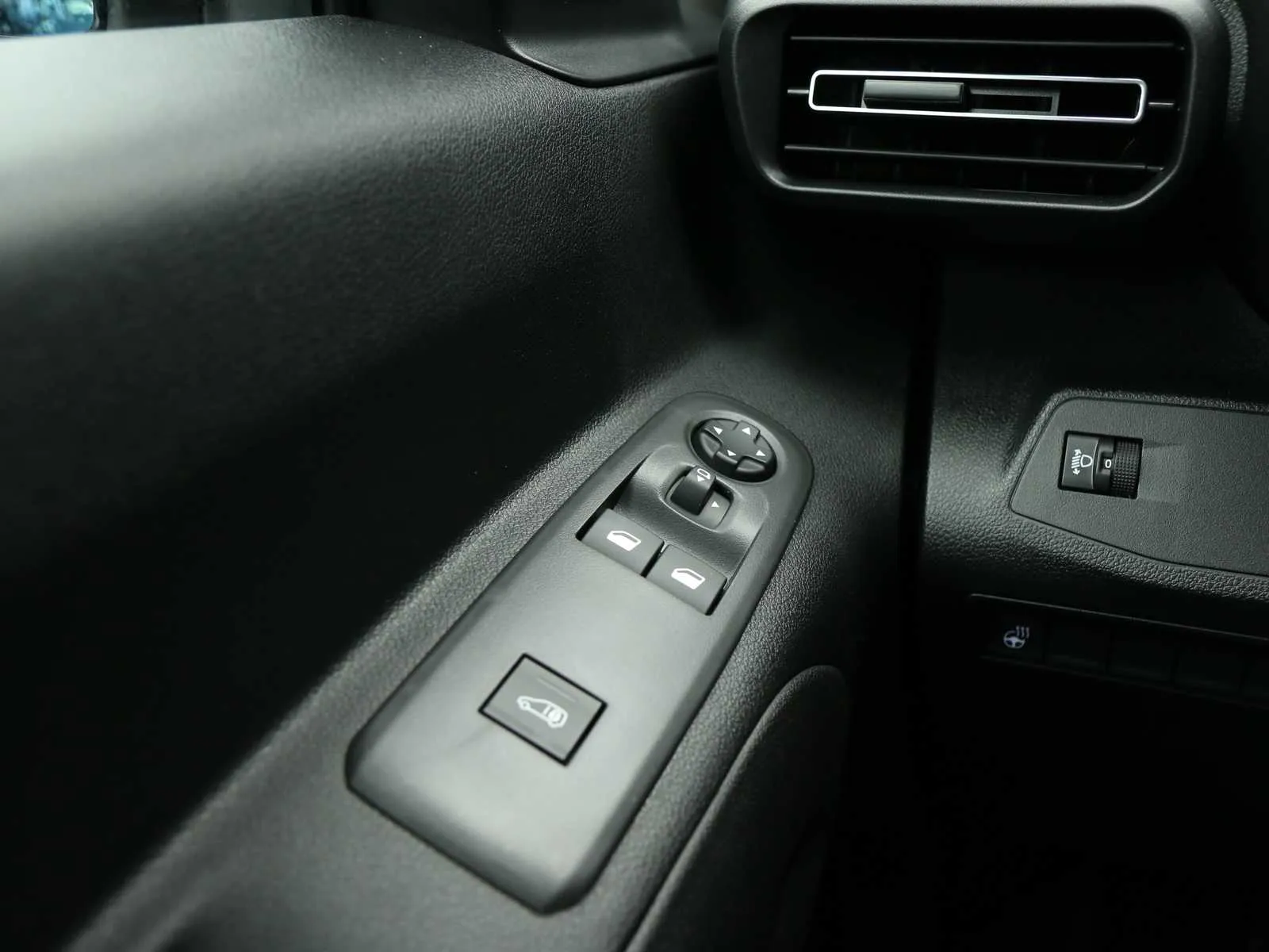 Citroen Berlingo van M 1.5 bluehdi 100cv S&S Serie Speciale XTR 2026 — foto 10