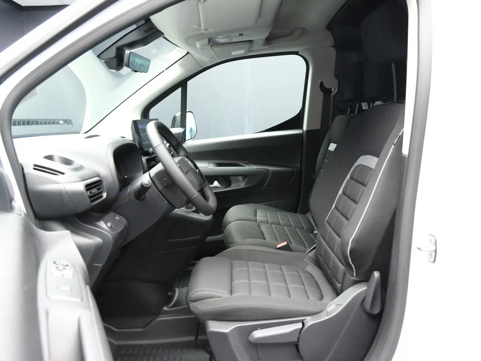 Citroen Berlingo van M 1.5 bluehdi 100cv S&S Serie Speciale XTR 2026 — foto 28