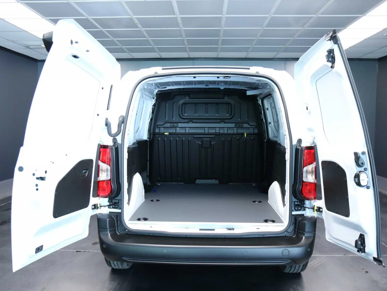 Citroen Berlingo van M 1.5 bluehdi 100cv S&S Serie Speciale XTR 2026 — foto 32