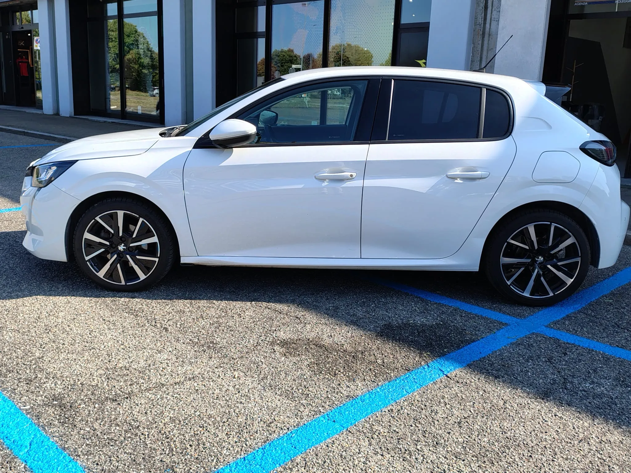 Peugeot 208 1.2 puretech Allure s&s 100cv eat8 my20 2020 — foto 6