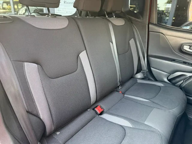 Jeep Renegade 1.5 turbo t4 mhev Limited 2wd 130cv dct 2023 — foto 10