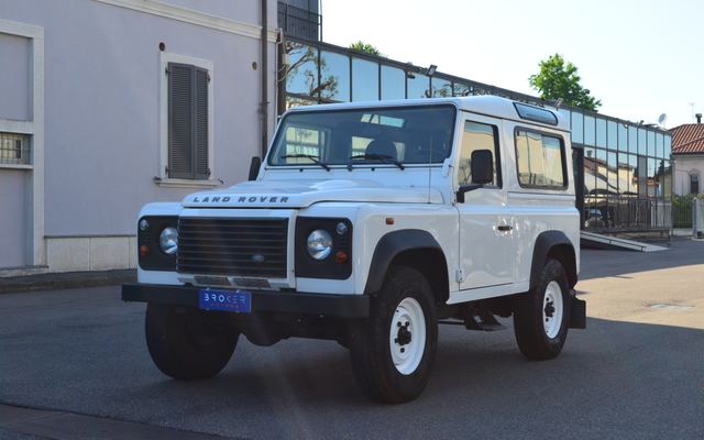 Land Rover Defender VI 2007 90