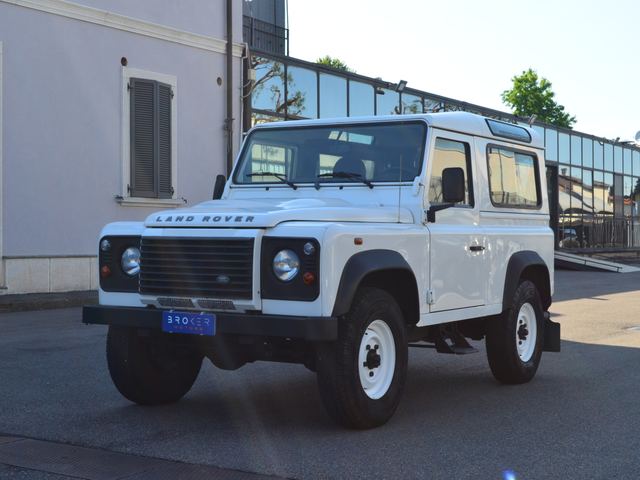 Land Rover Defender VI 2007 90