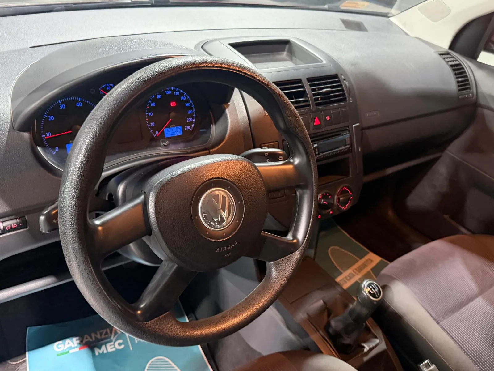 Volkswagen Benzina Neopatentati 5 posti 2005 — foto 9