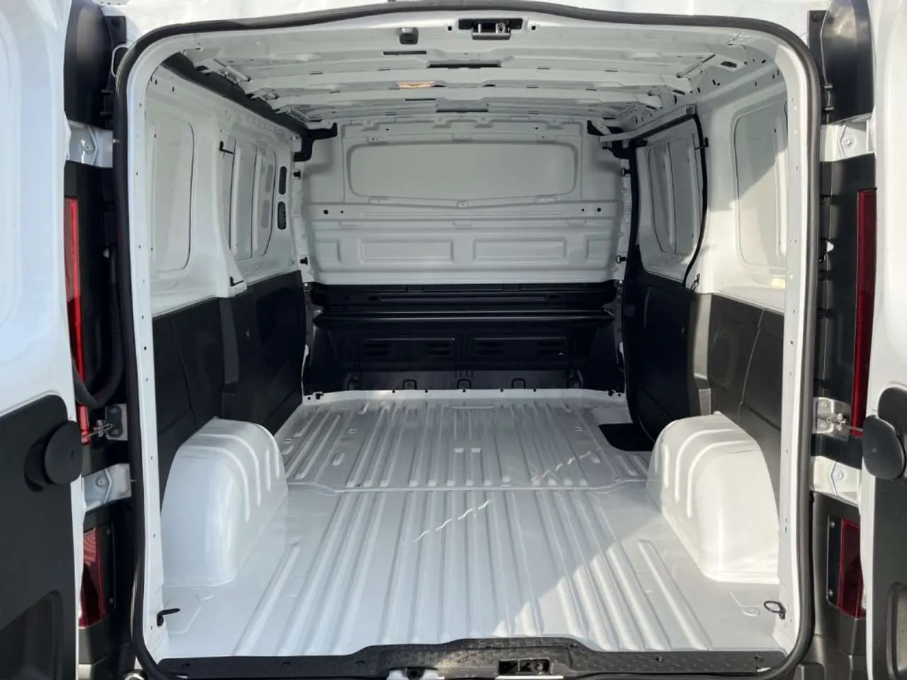 RENAULT Trafic 2.0 110 CV CARGO KM ZERO 2024 — foto 15