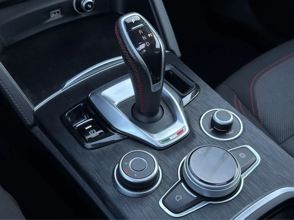 Alfa Romeo Stelvio 2.2 t Business Q4 190cv auto 2021 — foto 15