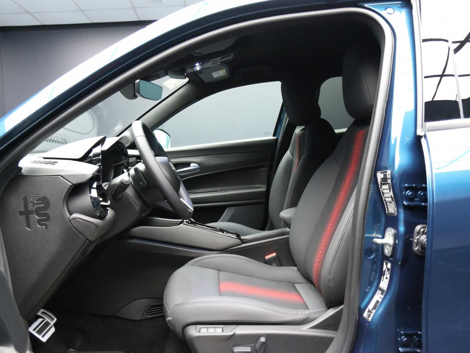 Alfa Romeo Junior 1.2 ibrida Q4 Sport Speciale 145cv edct6 2026 — foto 10