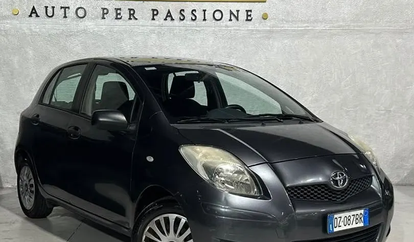 Toyota Benzina 5 posti Neopatentati 2009