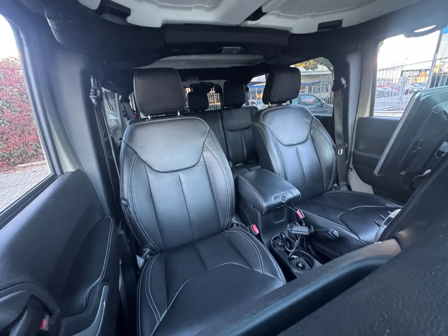 Jeep Wrangler Unlimited 3.6 V6  turbo Sport auto 2019 — foto 9