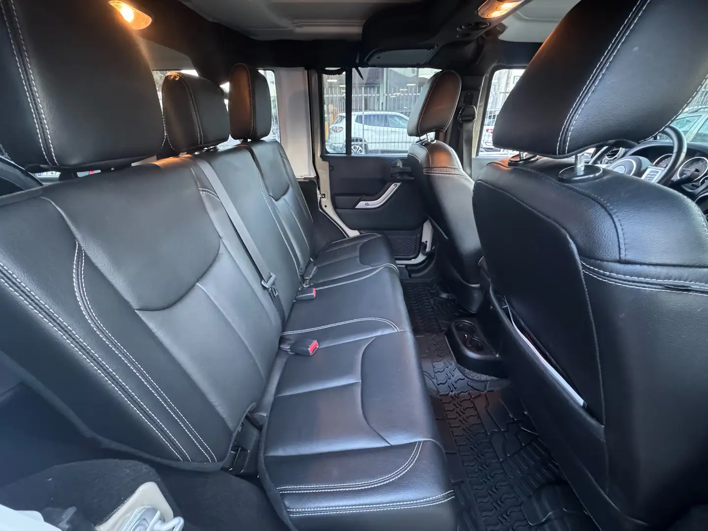 Jeep Wrangler Unlimited 3.6 V6  turbo Sport auto 2019 — foto 13