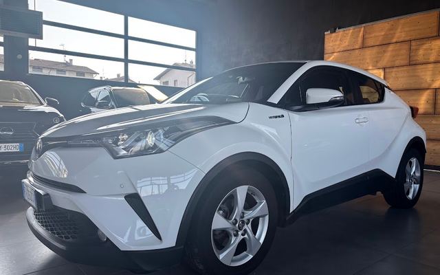 Toyota C-HR 1.8h Business e-cvt + IVA