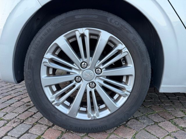Peugeot 208 5p 1.2 puretech Allure 82cv 2016 — foto 6