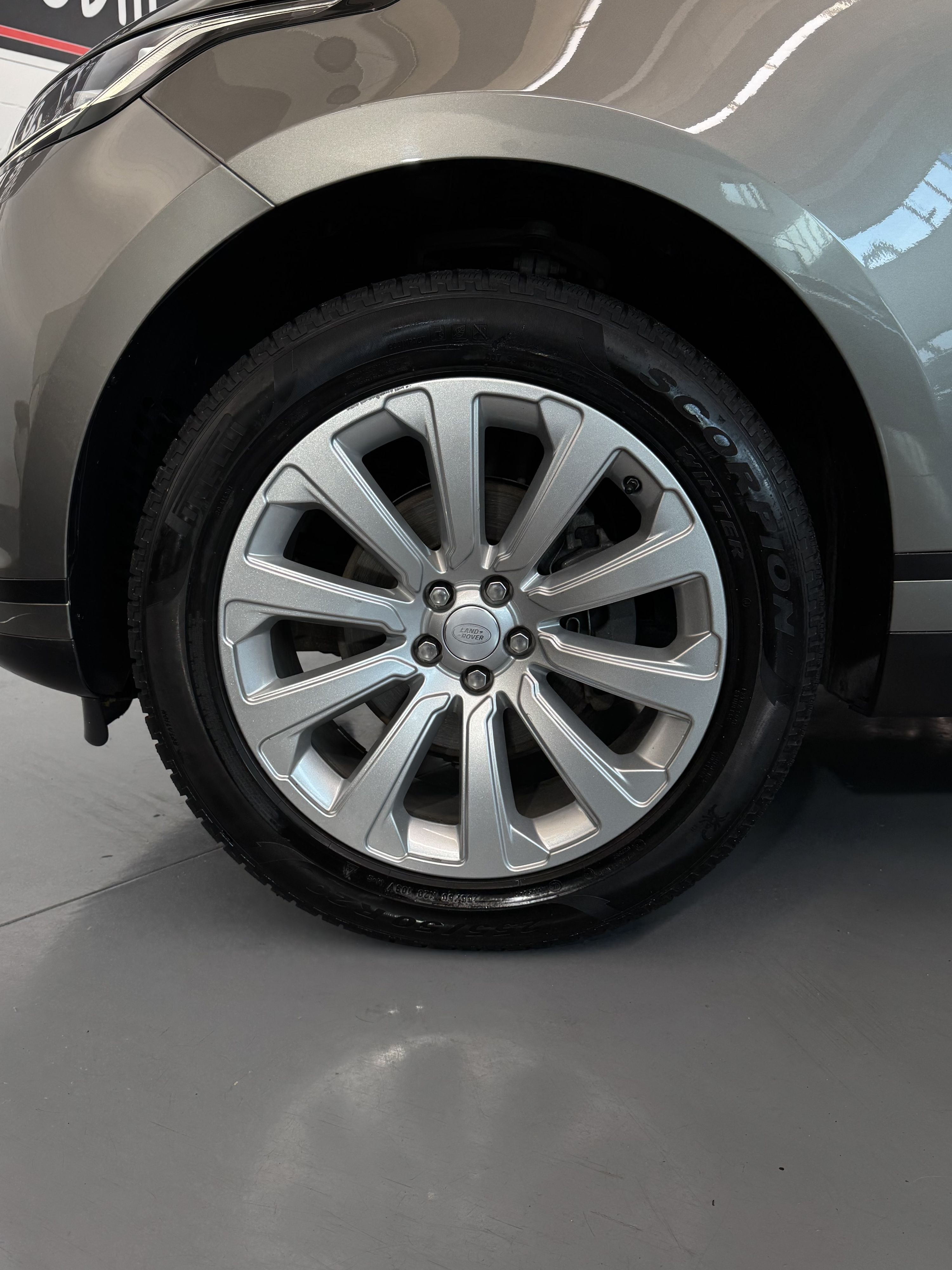 Land Rover Range Rover Velar 2.0cc 180cv Tetto panoramico Impianto audio MERIDIAN Finanziabile 2018 — foto 8