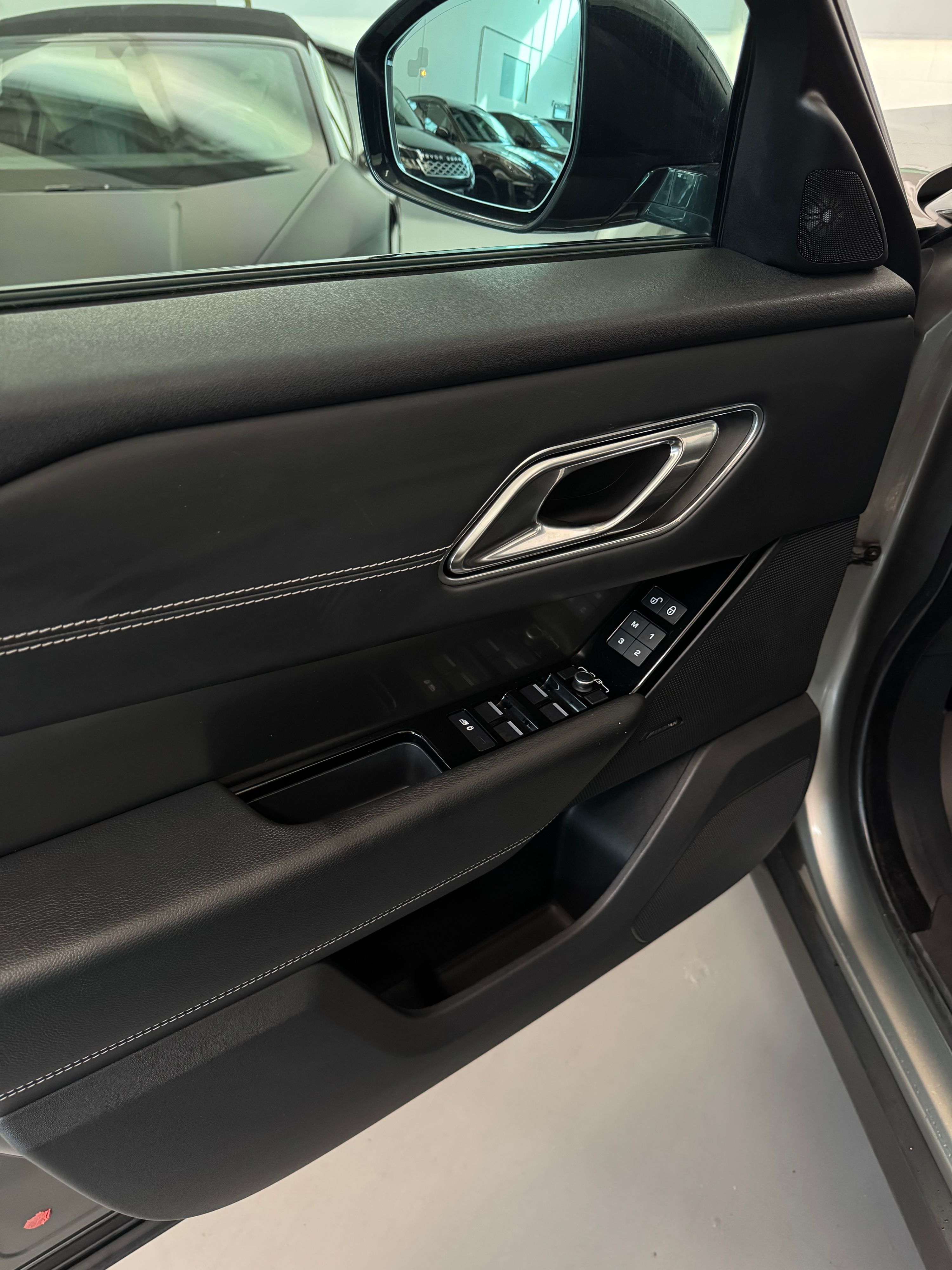 Land Rover Range Rover Velar 2.0cc 180cv Tetto panoramico Impianto audio MERIDIAN Finanziabile 2018 — foto 9