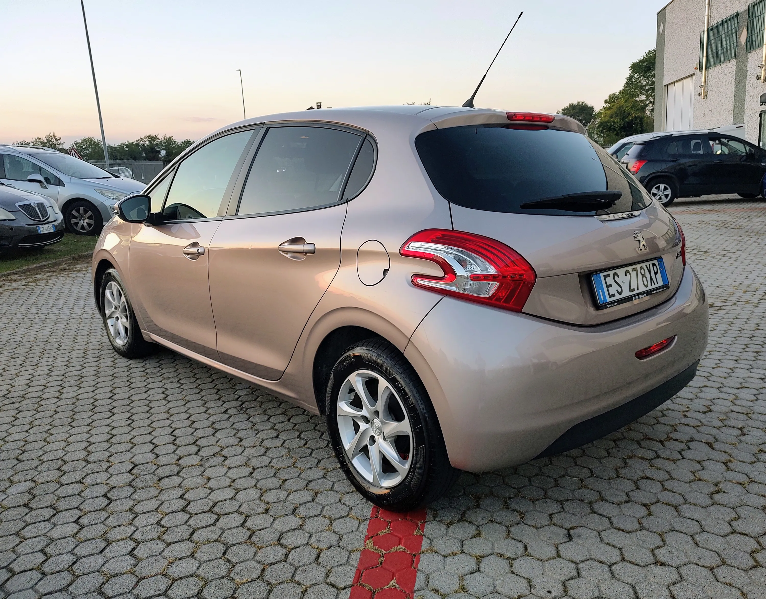 Peugeot 208 5p 1.2 vti 12v Allure 2013 — foto 4