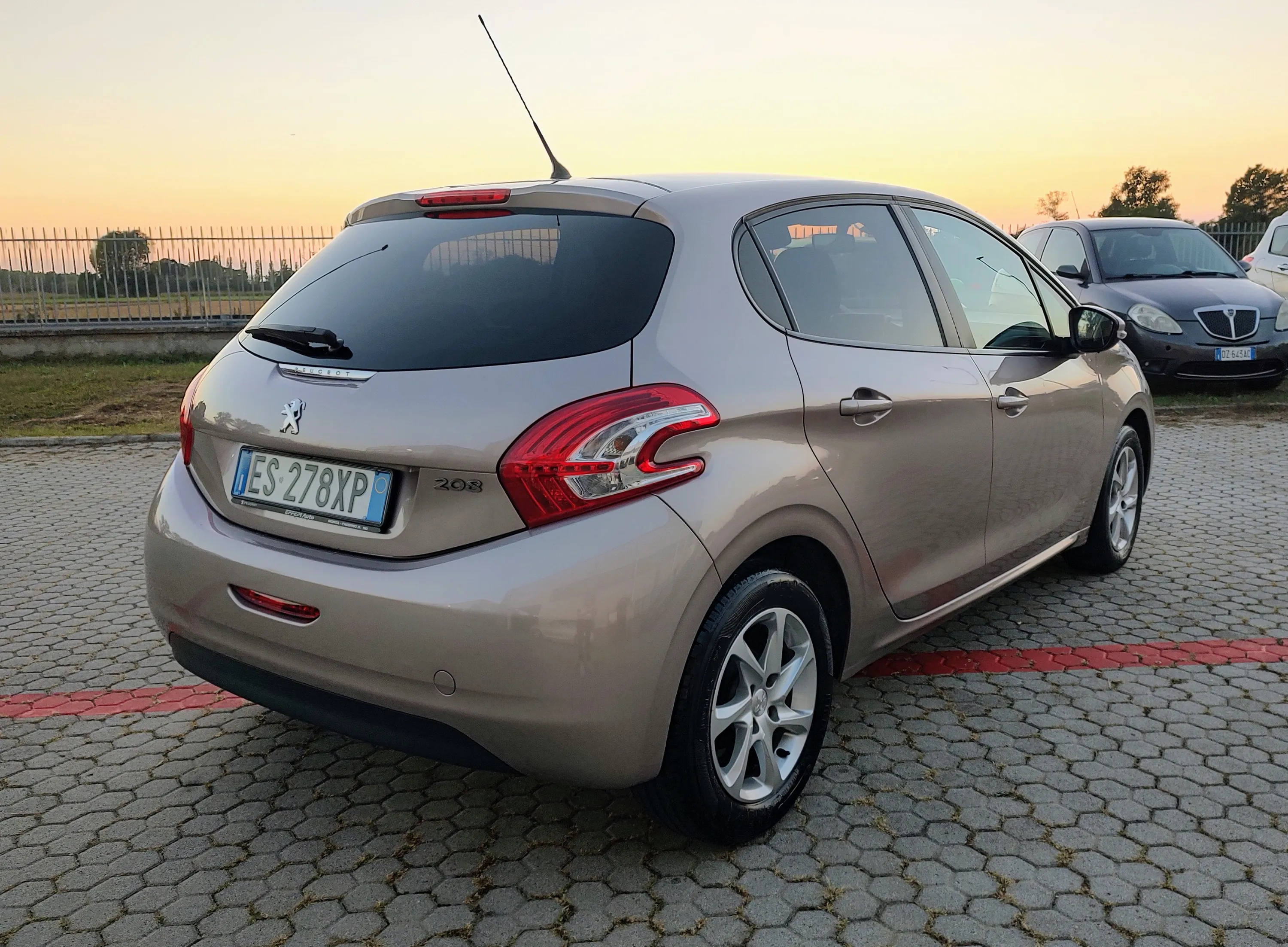 Peugeot 208 5p 1.2 vti 12v Allure 2013 — foto 5