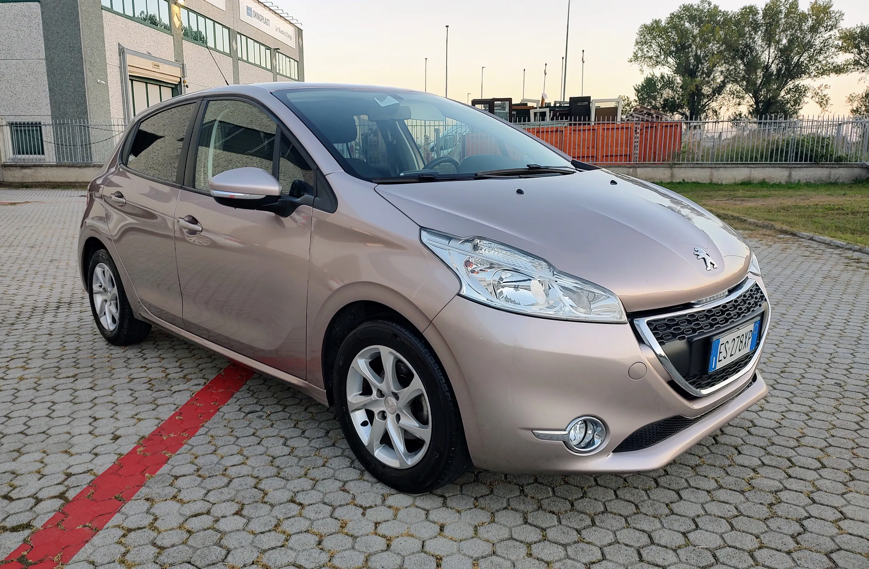 Peugeot 208 5p 1.2 vti 12v Allure 2013 — foto 7