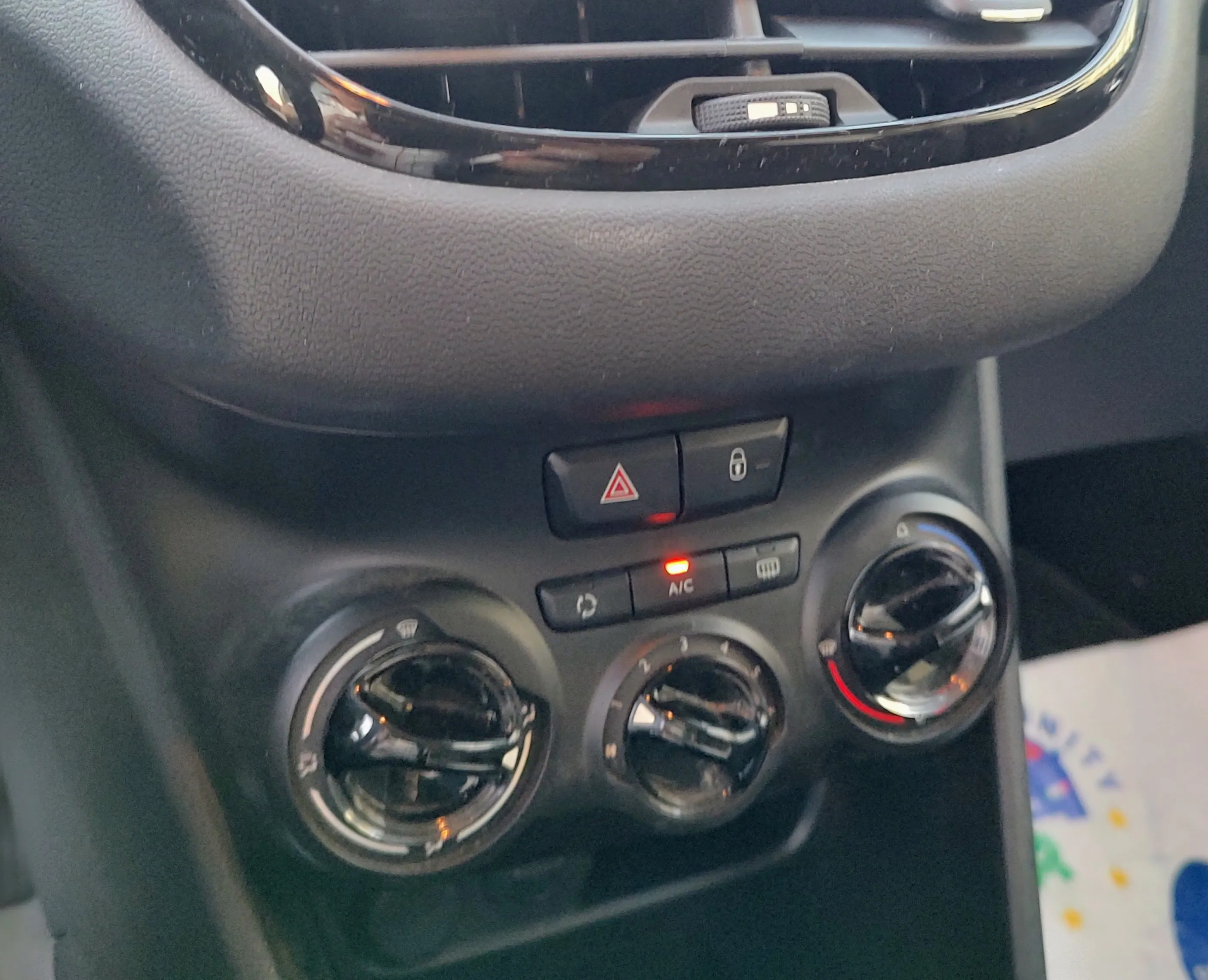 Peugeot 208 5p 1.2 vti 12v Allure 2013 — foto 12