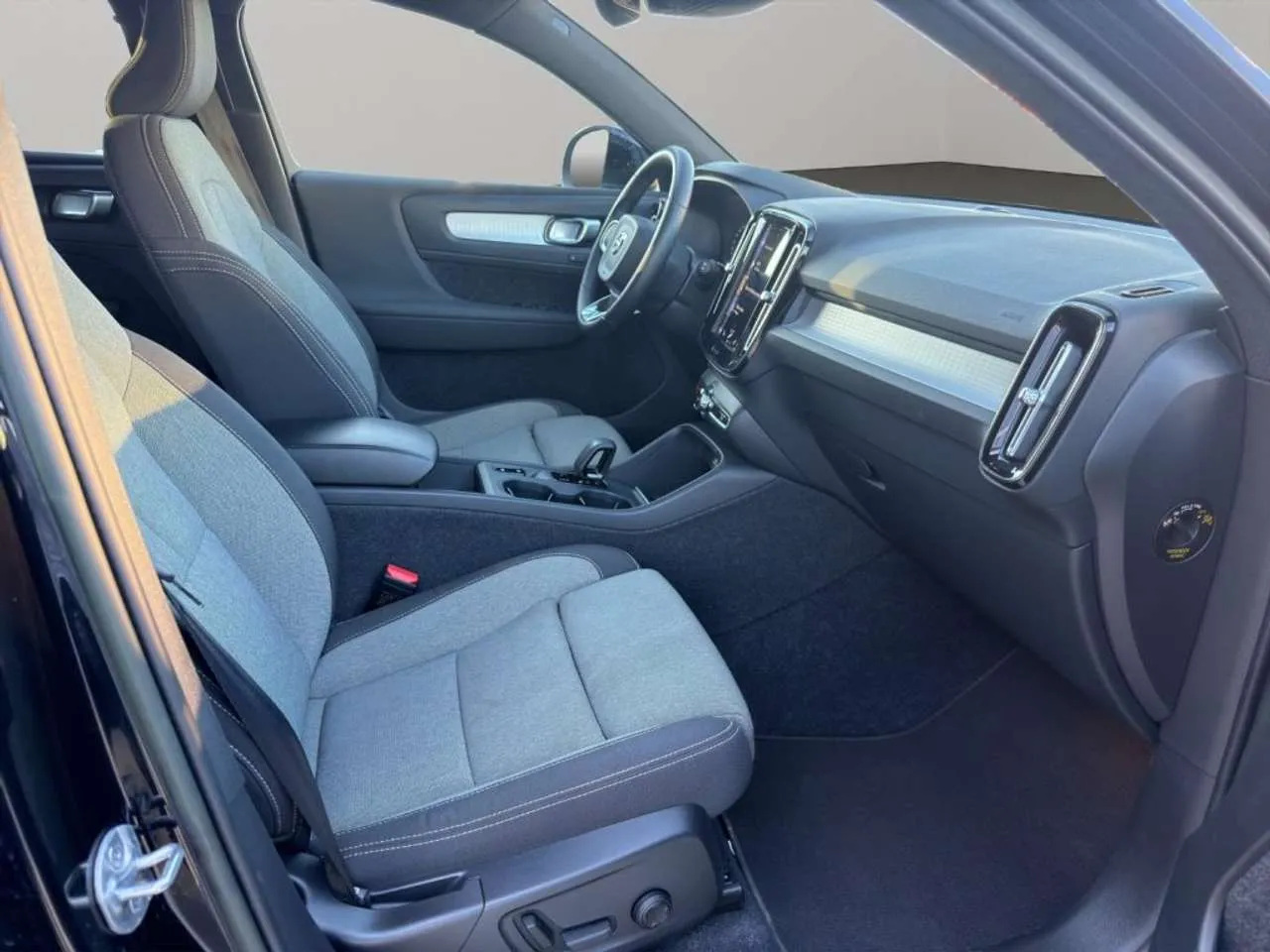 Volvo XC40 T5 Recharge Plug-in Hybrid automatico Core 2023 — foto 9