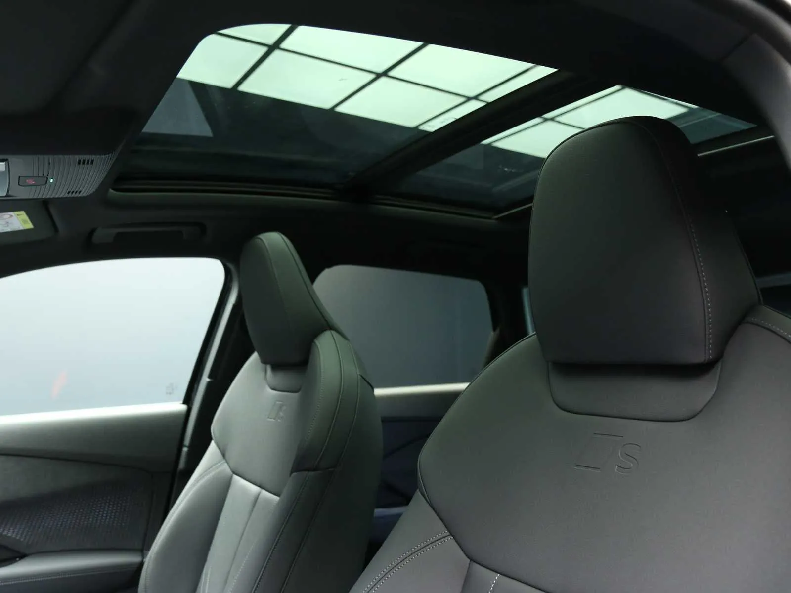 Audi Q3 2.0 tfsi S line edition quattro 265cv s-tronic 2026 — foto 32