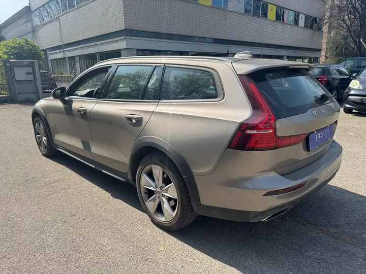 Volvo V60 Cross Country 2.0 d4 Business Plus awd geartronic my20 2020 — foto 3