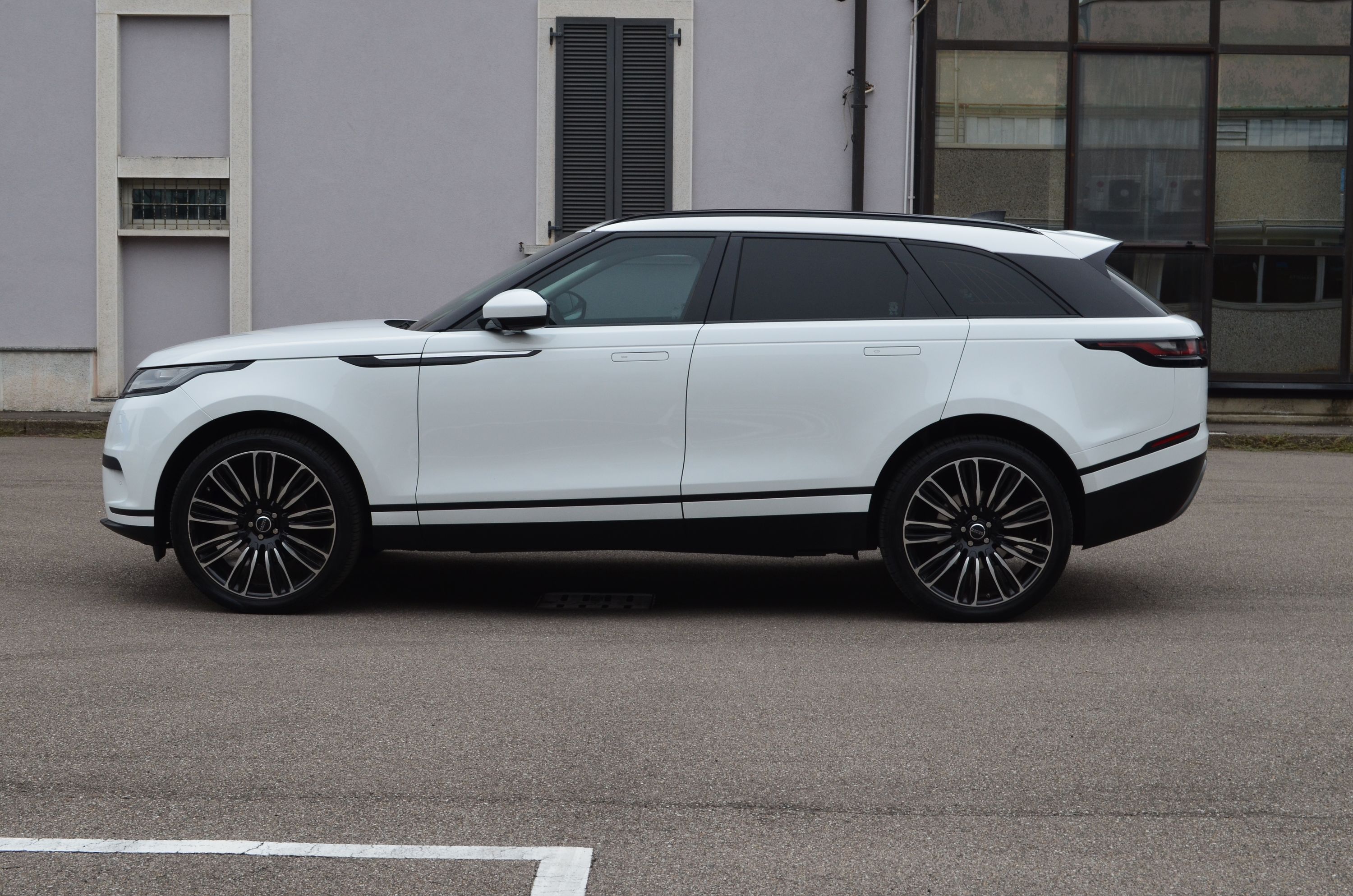 Land Rover Velar 2.0 si4 HSE 250cv cerchi 22" 2017 — foto 3
