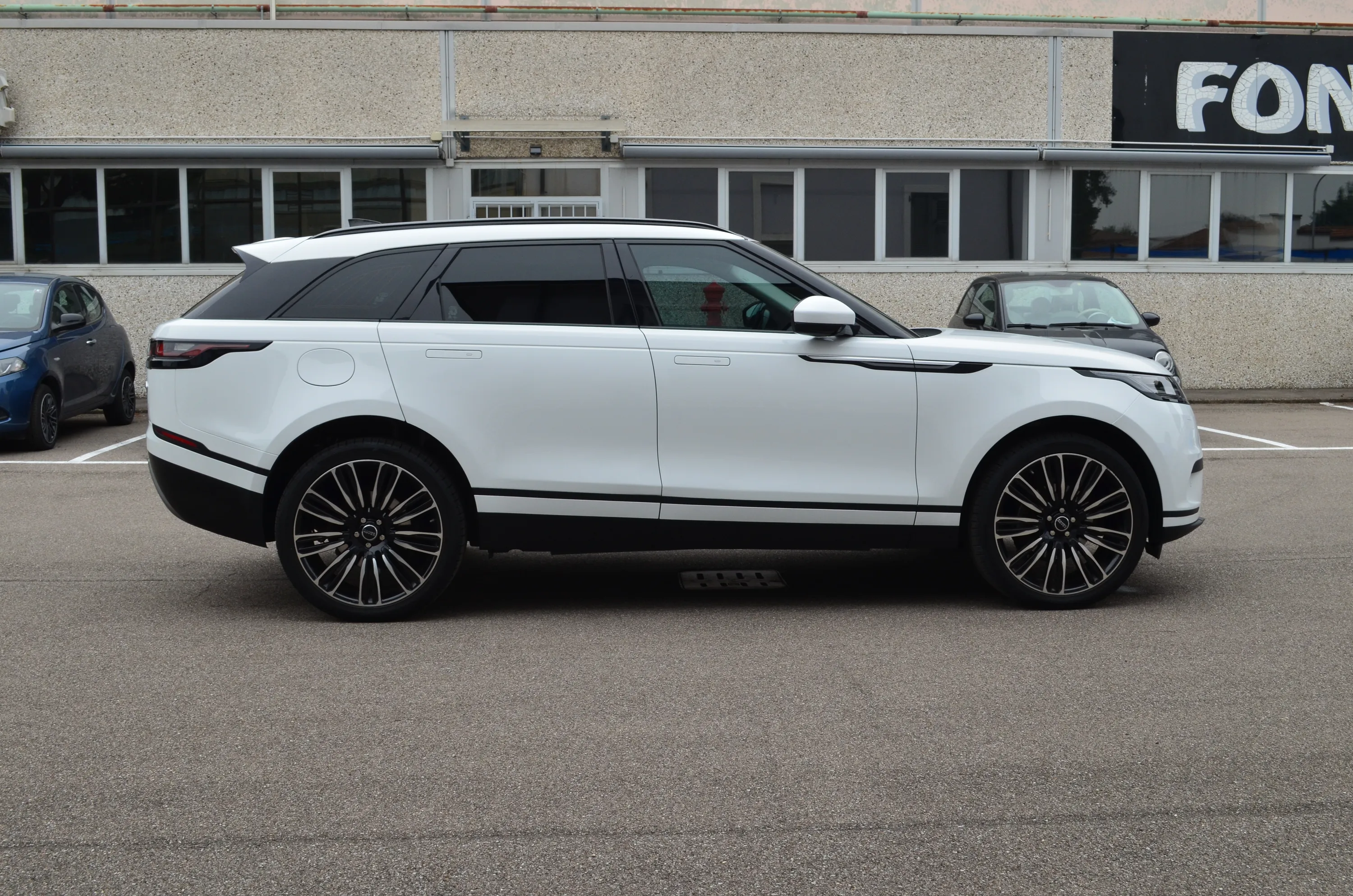 Land Rover Velar 2.0 si4 HSE 250cv cerchi 22" 2017 — foto 19