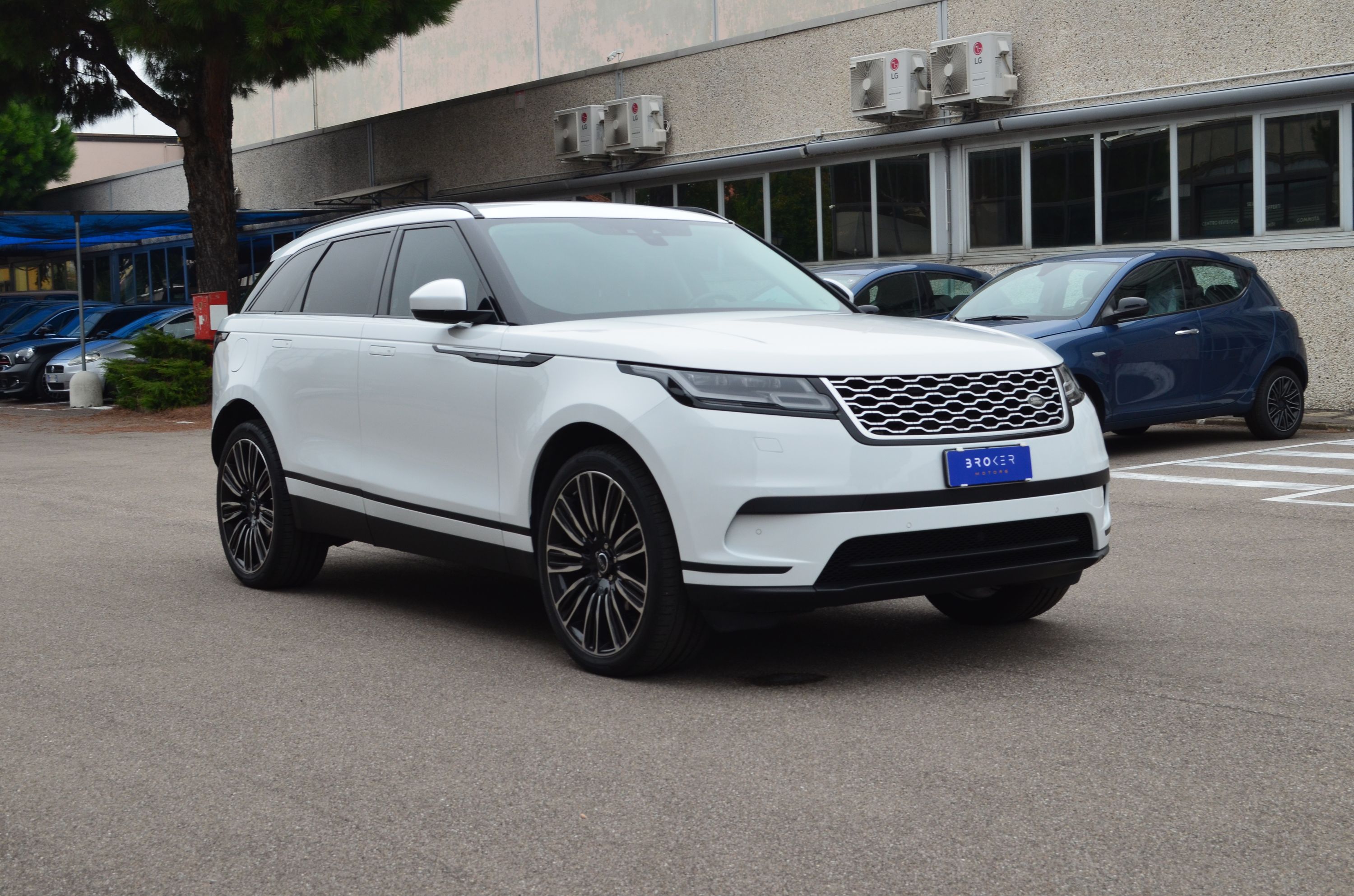 Land Rover Velar 2.0 si4 HSE 250cv cerchi 22" 2017 — foto 6