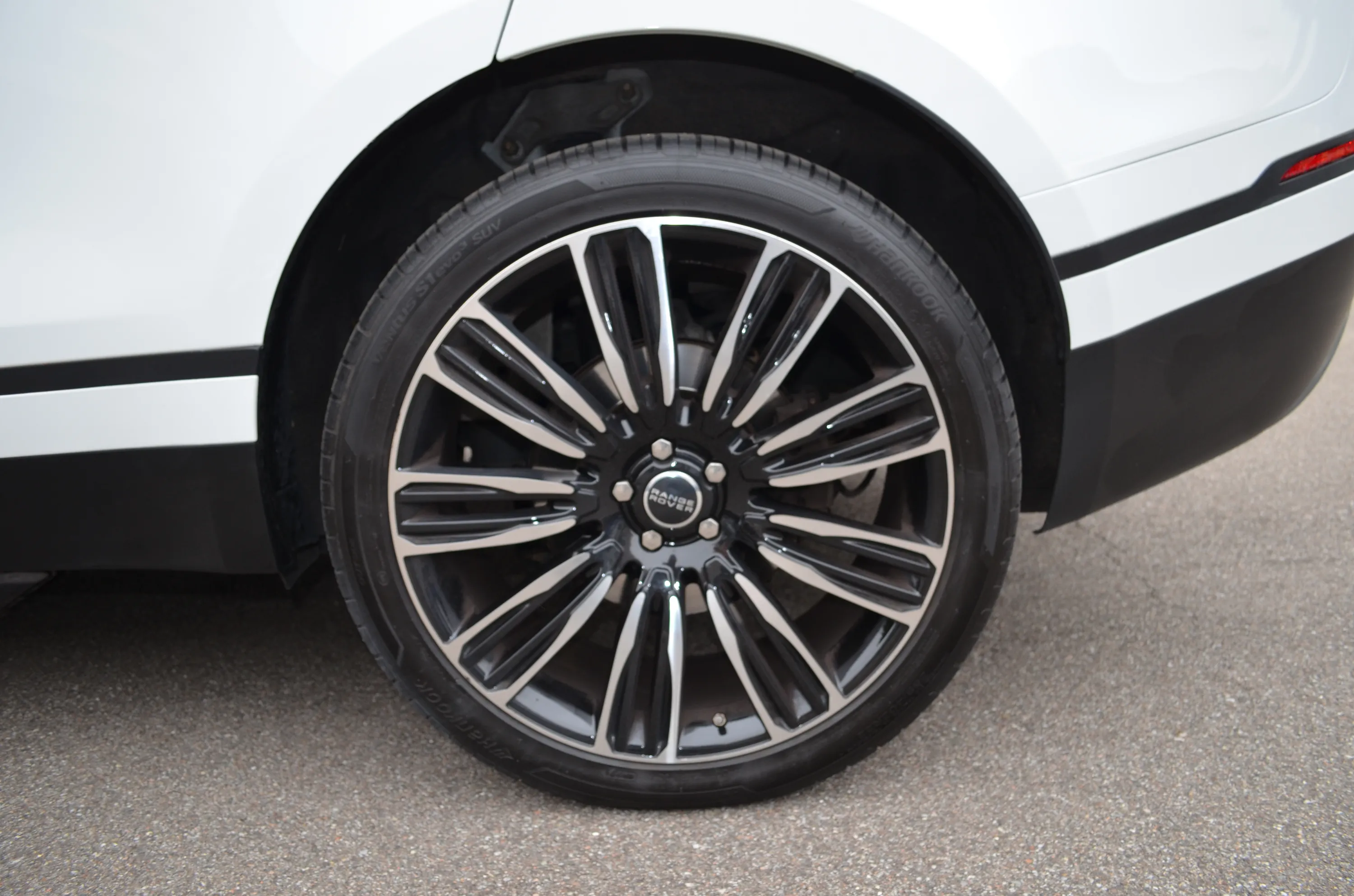 Land Rover Velar 2.0 si4 HSE 250cv cerchi 22" 2017 — foto 28