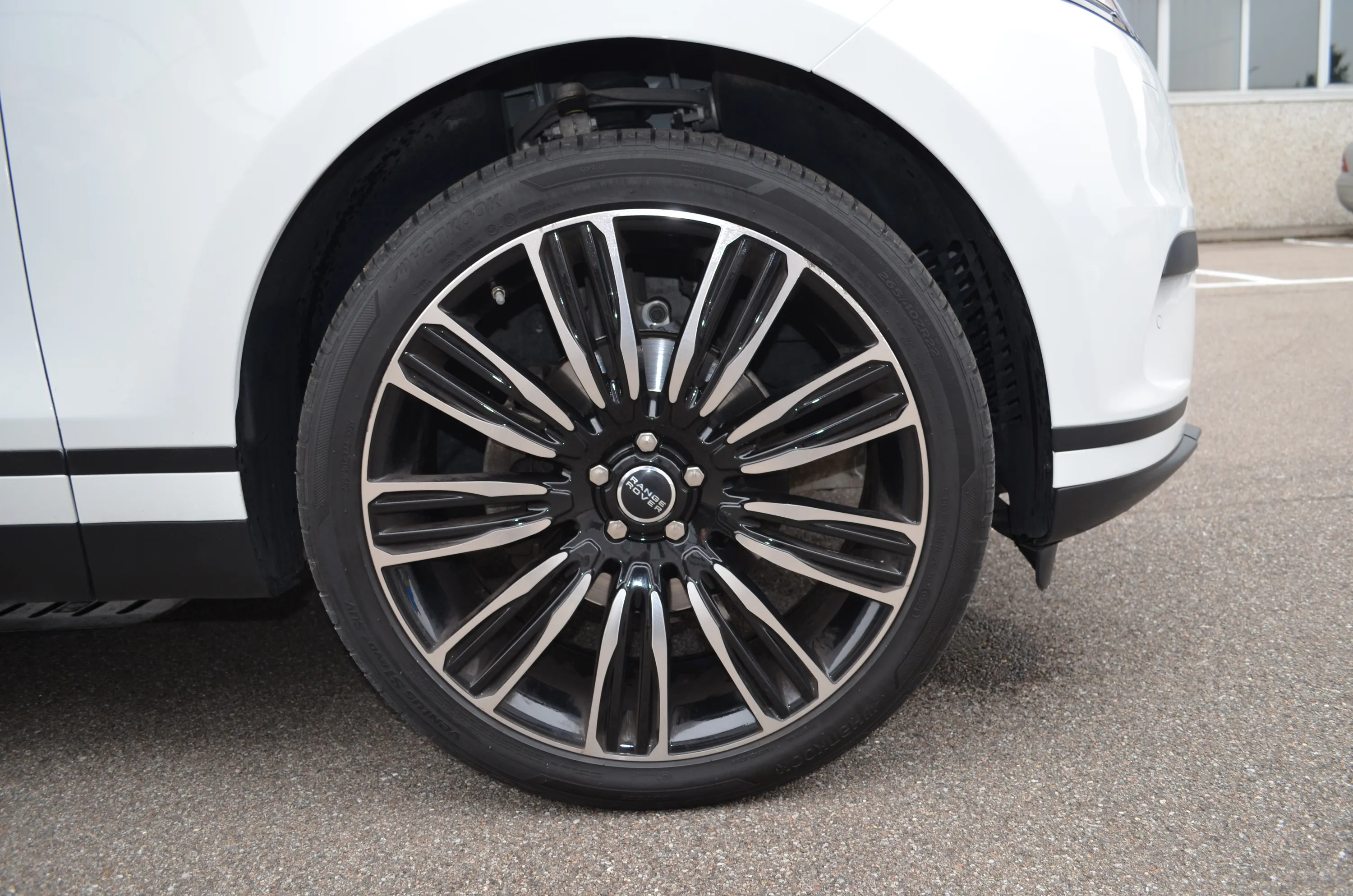 Land Rover Velar 2.0 si4 HSE 250cv cerchi 22" 2017 — foto 30