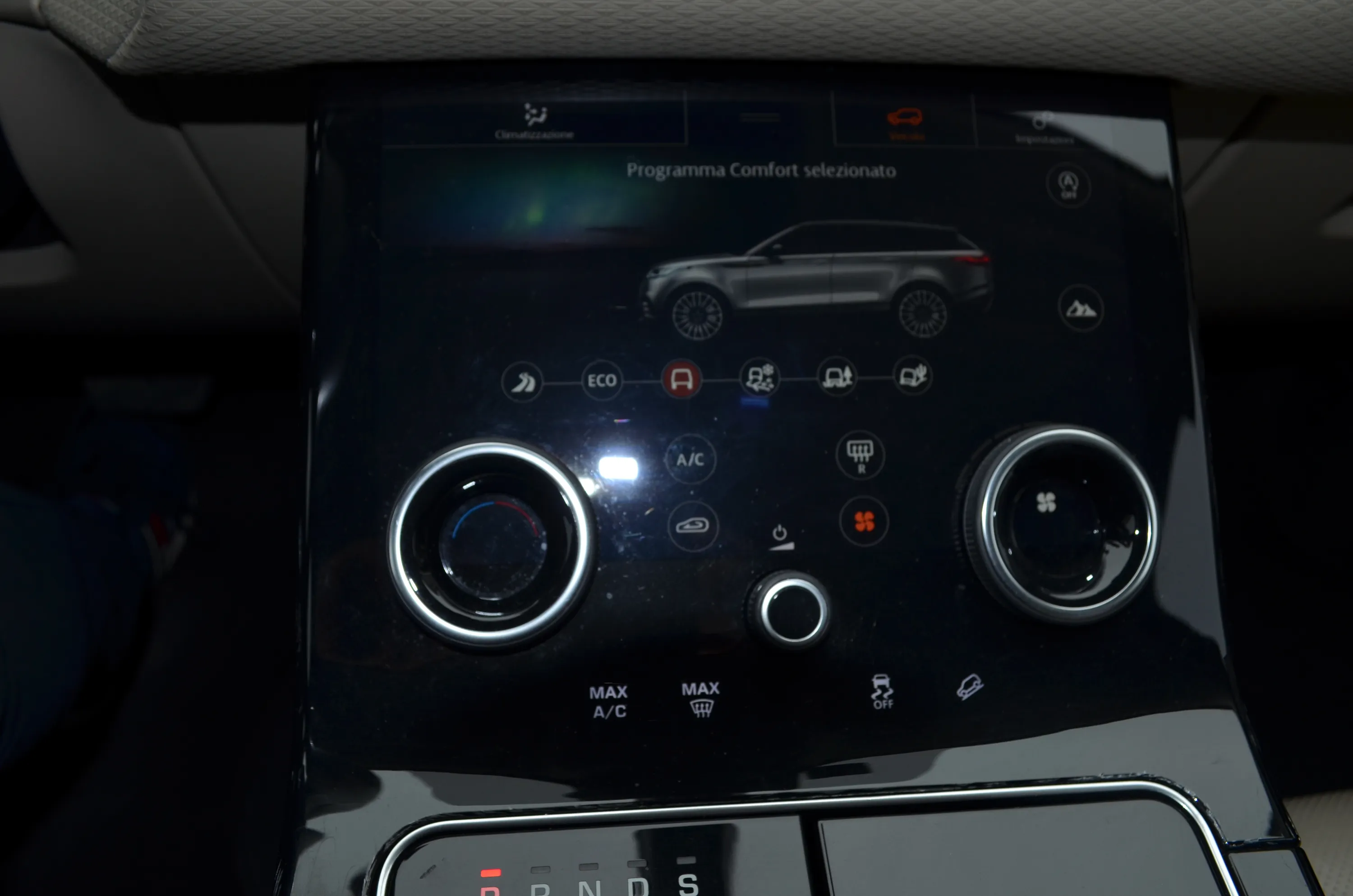 Land Rover Velar 2.0 si4 HSE 250cv cerchi 22" 2017 — foto 39