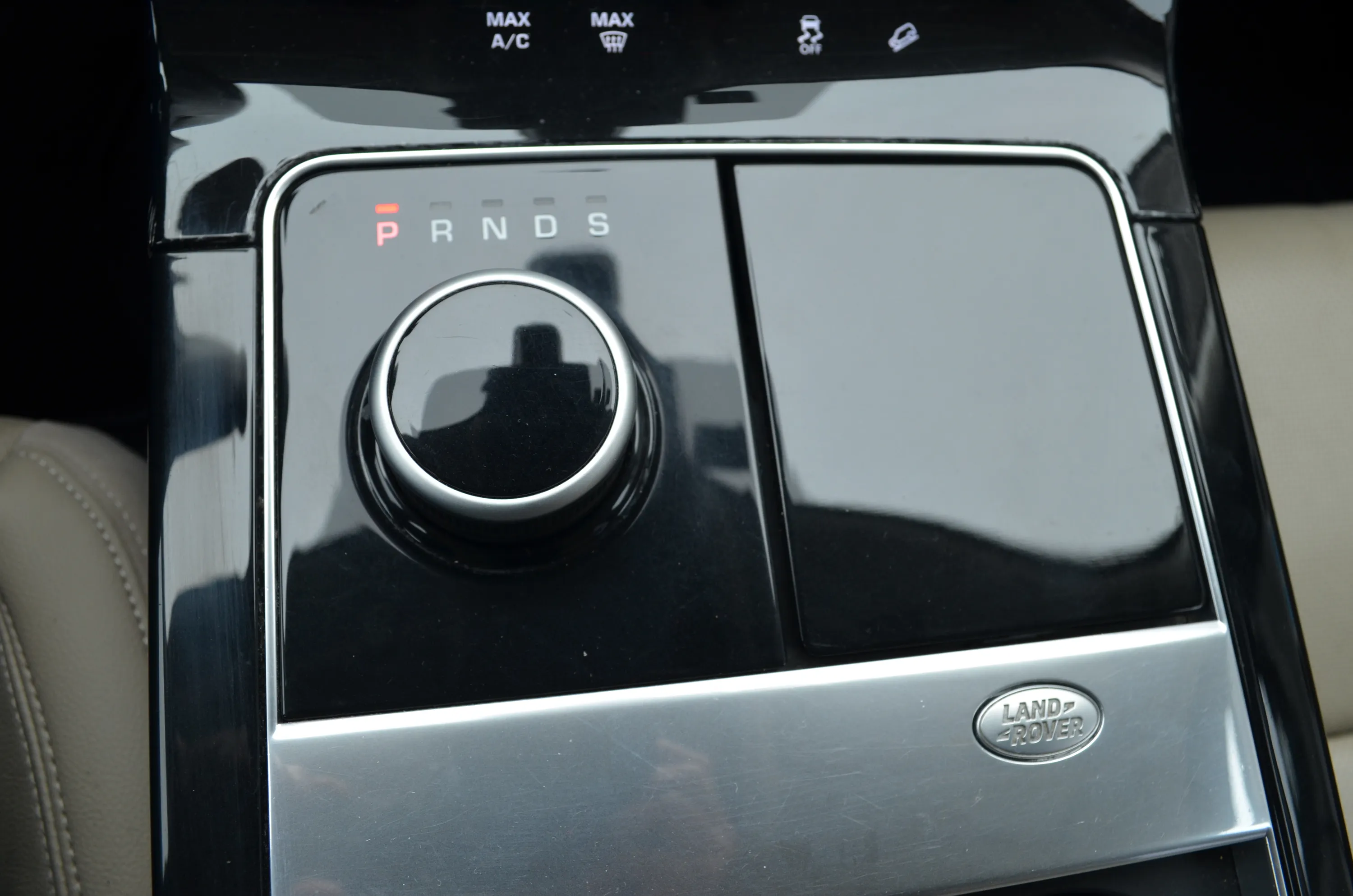 Land Rover Velar 2.0 si4 HSE 250cv cerchi 22" 2017 — foto 42