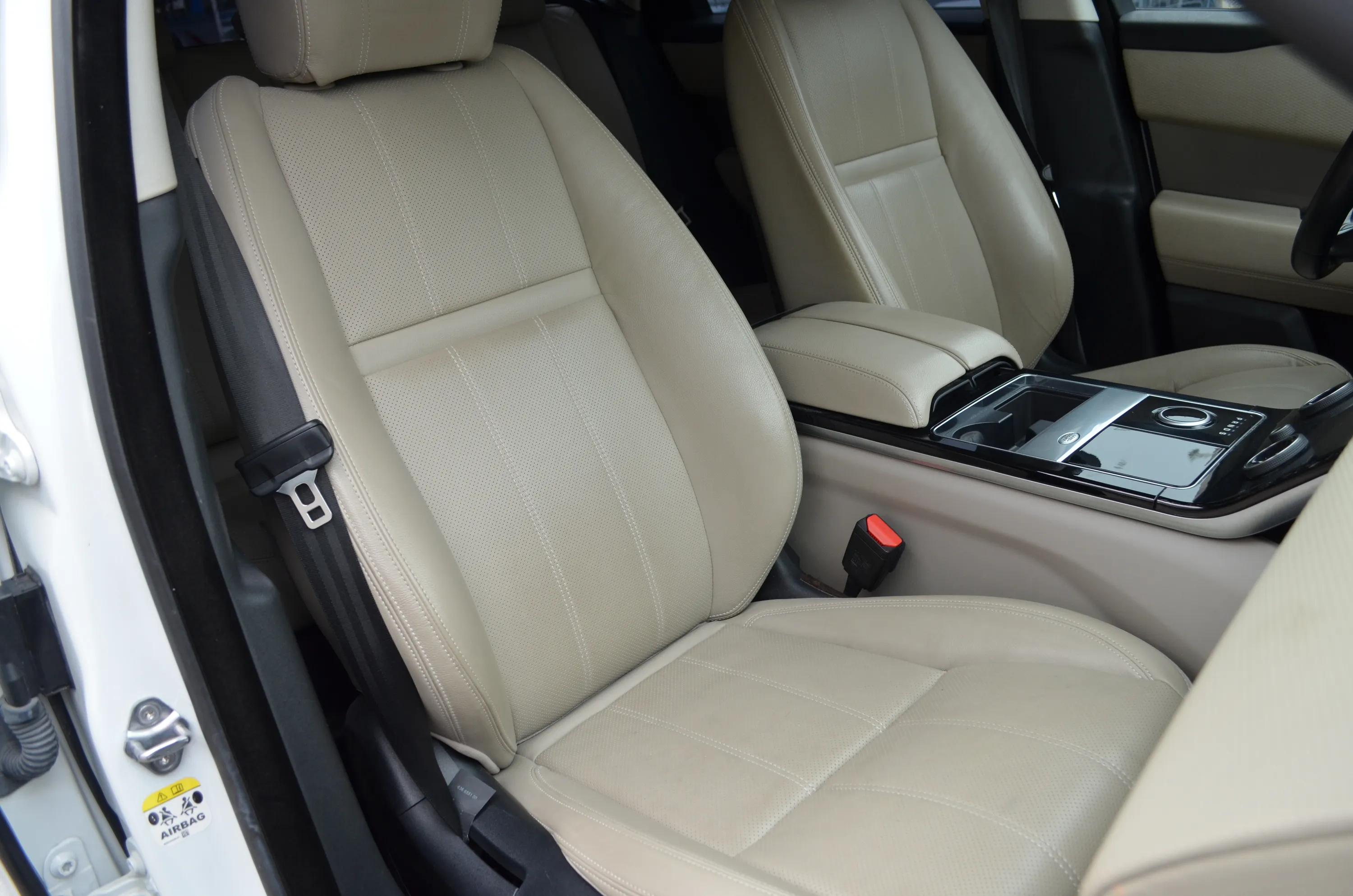 Land Rover Velar 2.0 si4 HSE 250cv cerchi 22" 2017 — foto 24