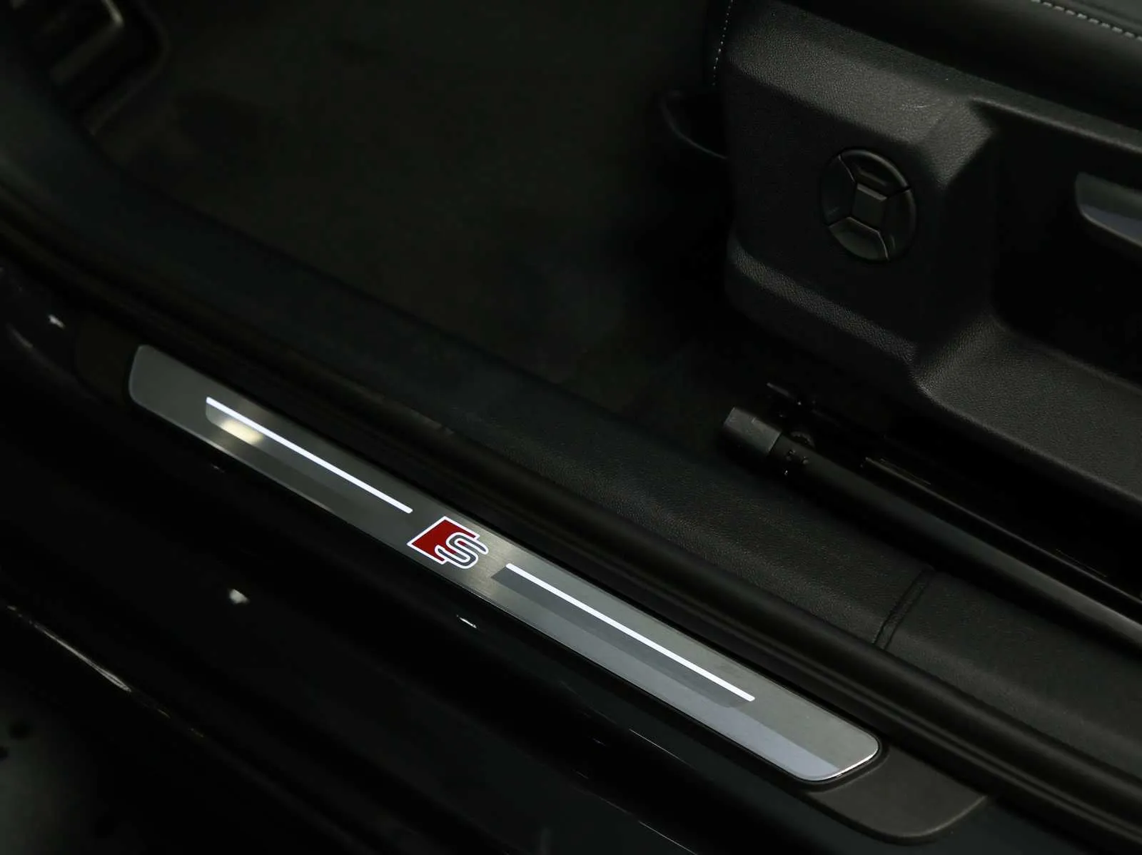 Audi A3 allstreet 2.0 tdi Identity Contrast 150cv s-tronic 2025 — foto 13
