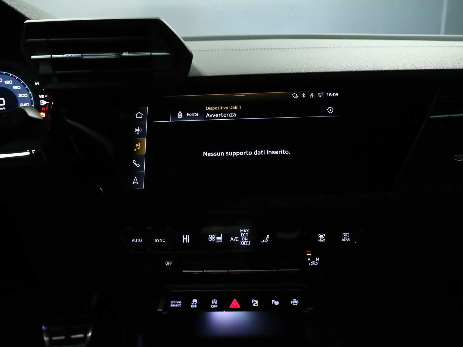 Audi A3 allstreet 2.0 tdi Identity Contrast 150cv s-tronic 2025 — foto 30