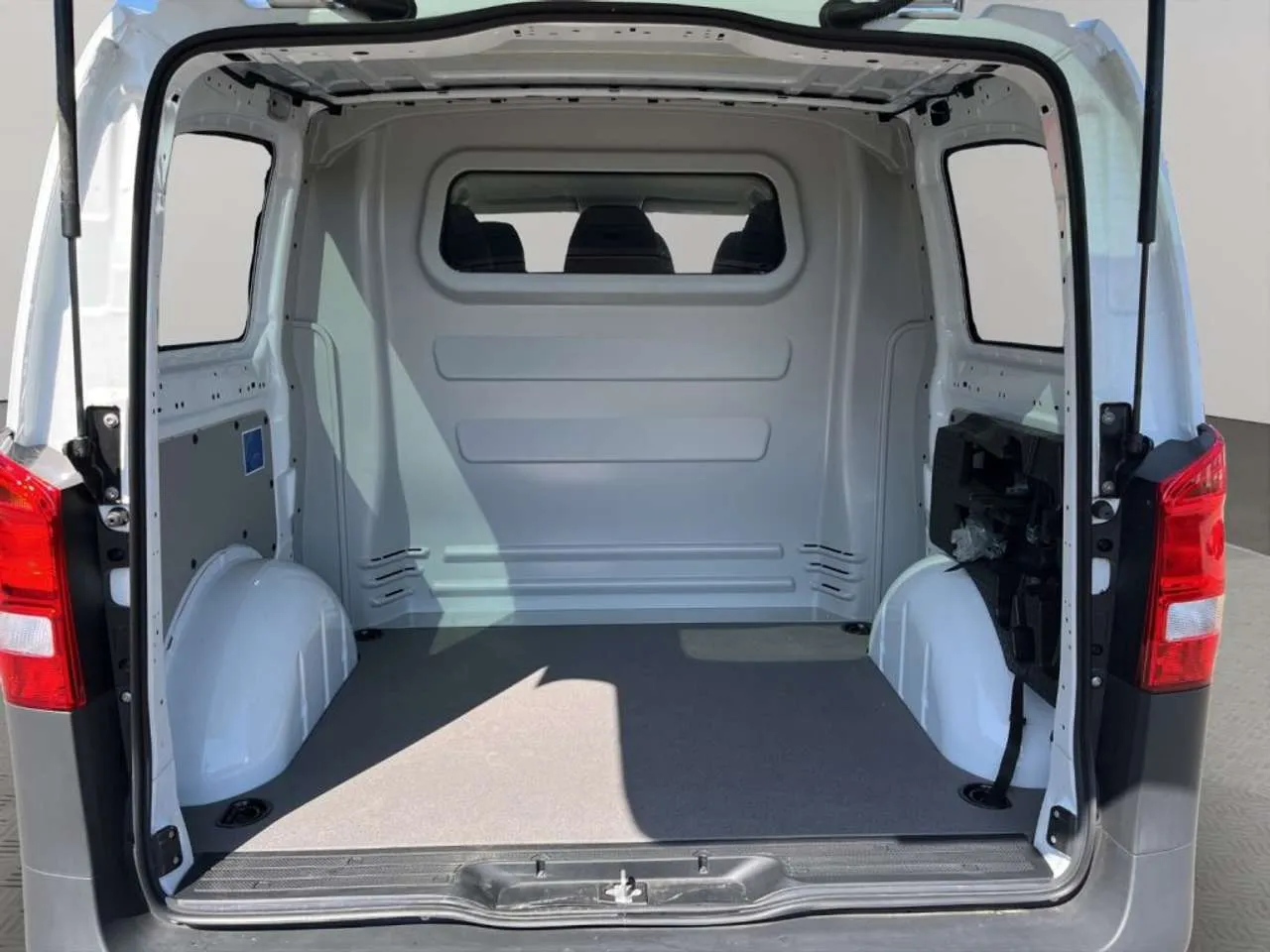 MERCEDES Vito Doppia cabina 6 posti furgone 2023 — foto 15