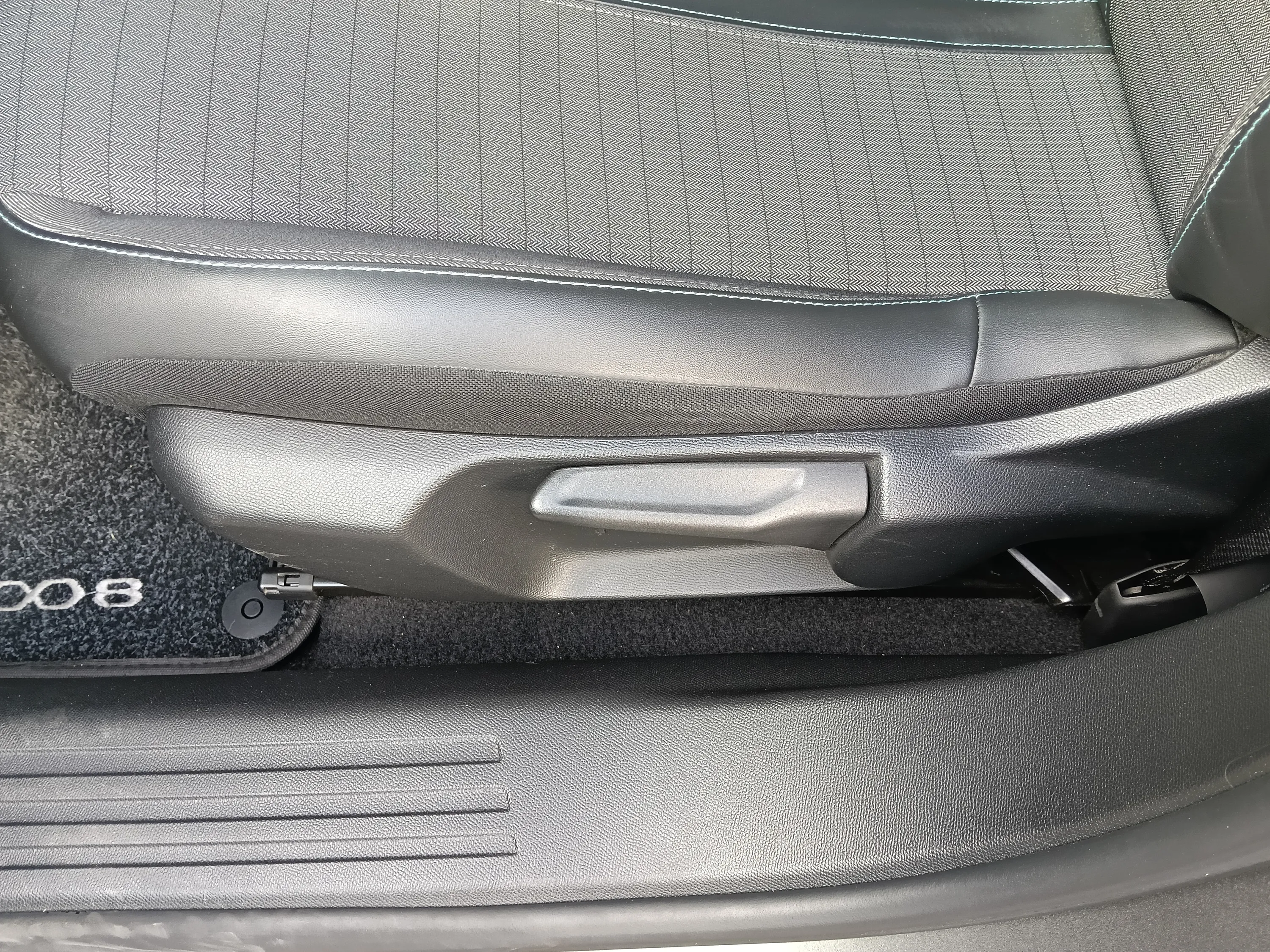 Peugeot 2008 1.2 puretech Allure Pack s&s 130cv eat8 2021 — foto 15