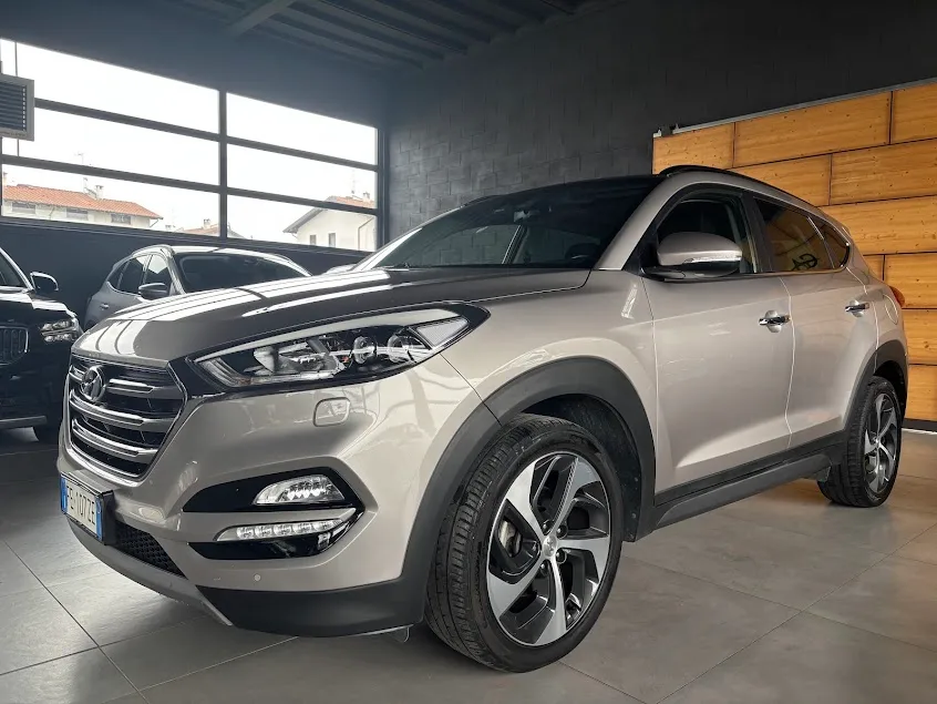 Hyundai Tucson 1.7 crdi Xpossible dct + tetto