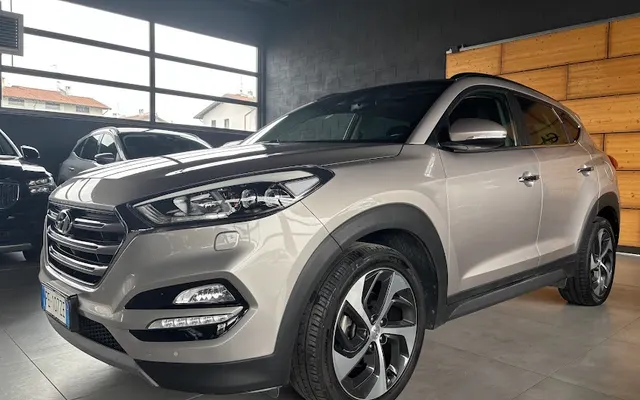 Hyundai Tucson 1.7 crdi Xpossible dct + tetto