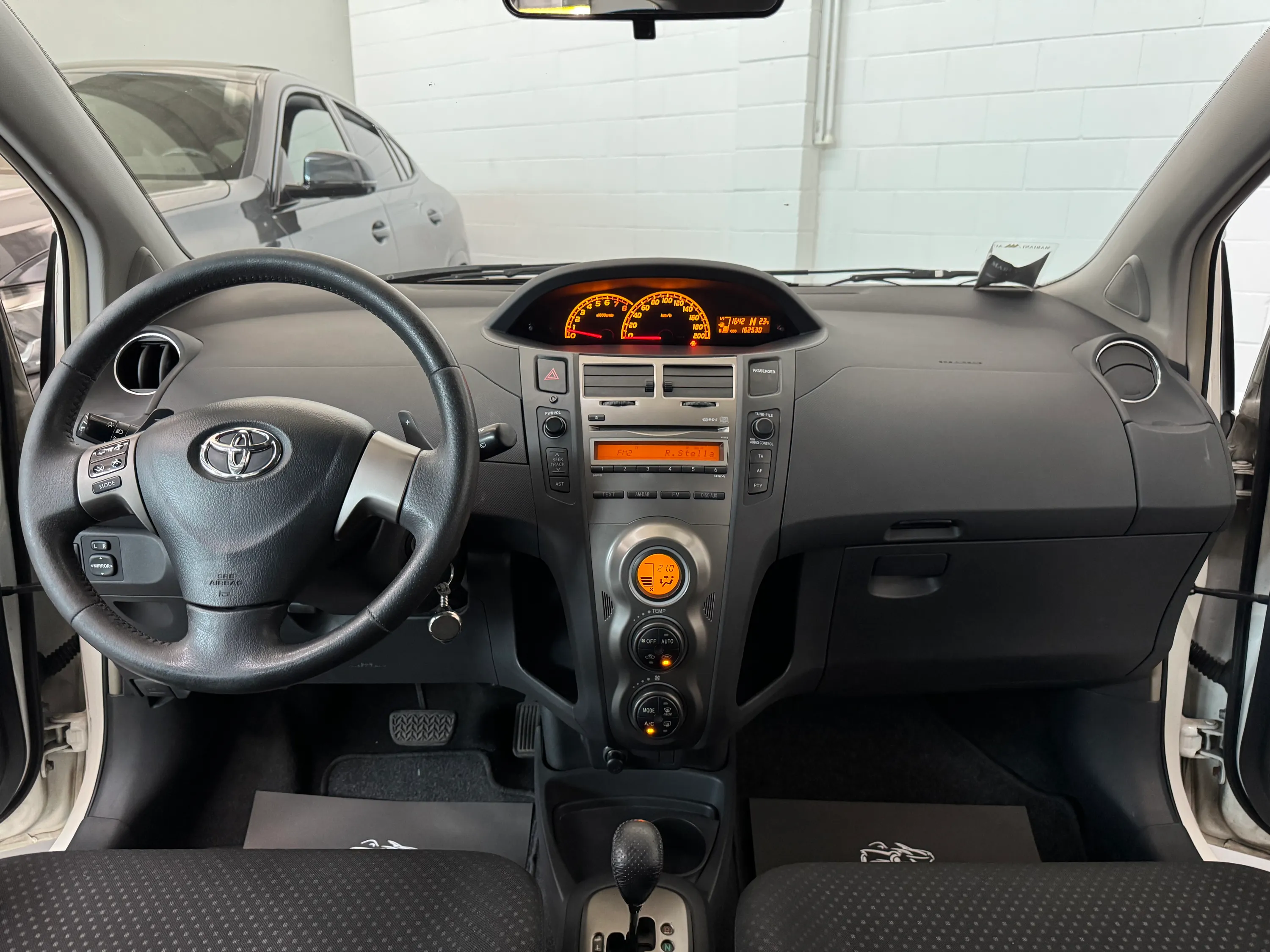 Toyota Yaris Sol 5p 1.3cc 100cv OK Neopatentati Automatica 2011 — foto 12