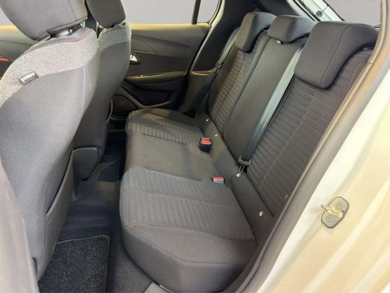 Peugeot 208 1.5 DIESEL KM 0 2023 — foto 8