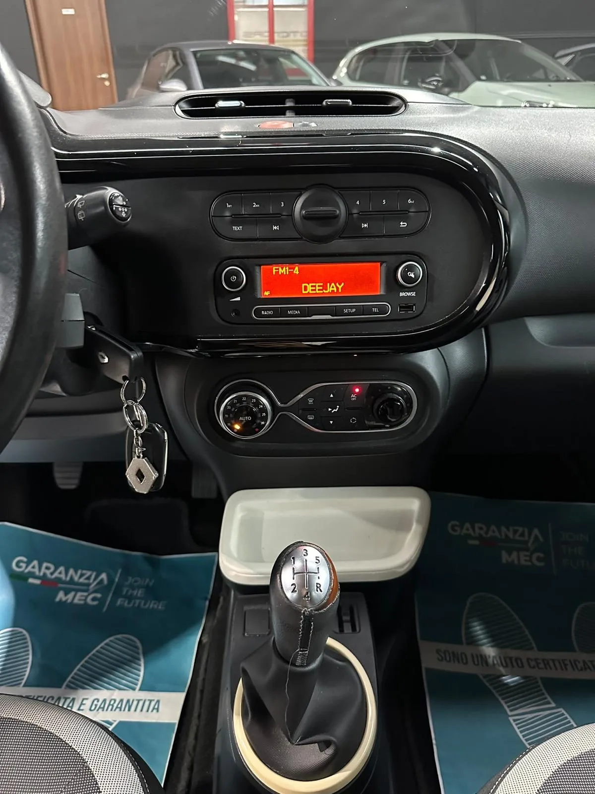Renault Twingo Benzina Neopatentati 2015 — foto 9