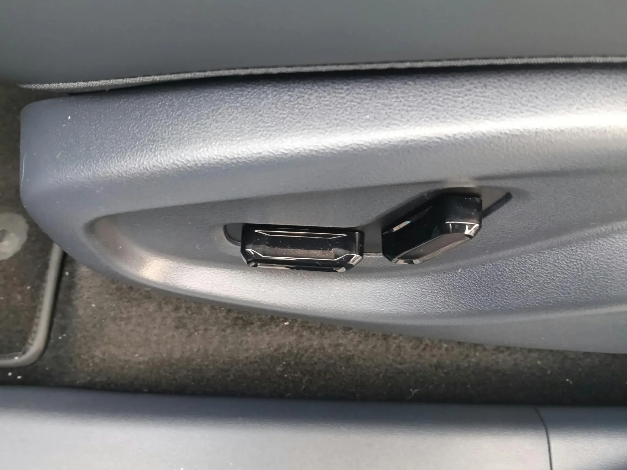 Geely Starray EM-i 1.5 phev Sky Blue Edition auto 2026 — foto 9