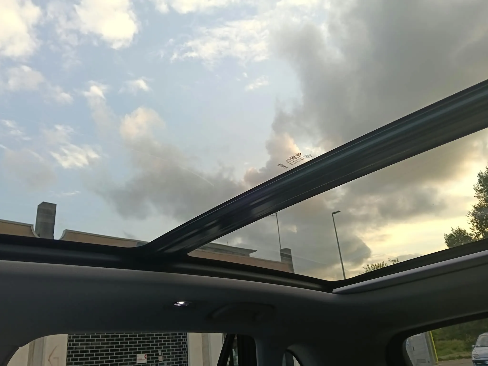 Geely Starray EM-i 1.5 phev Sky Blue Edition auto 2026 — foto 13